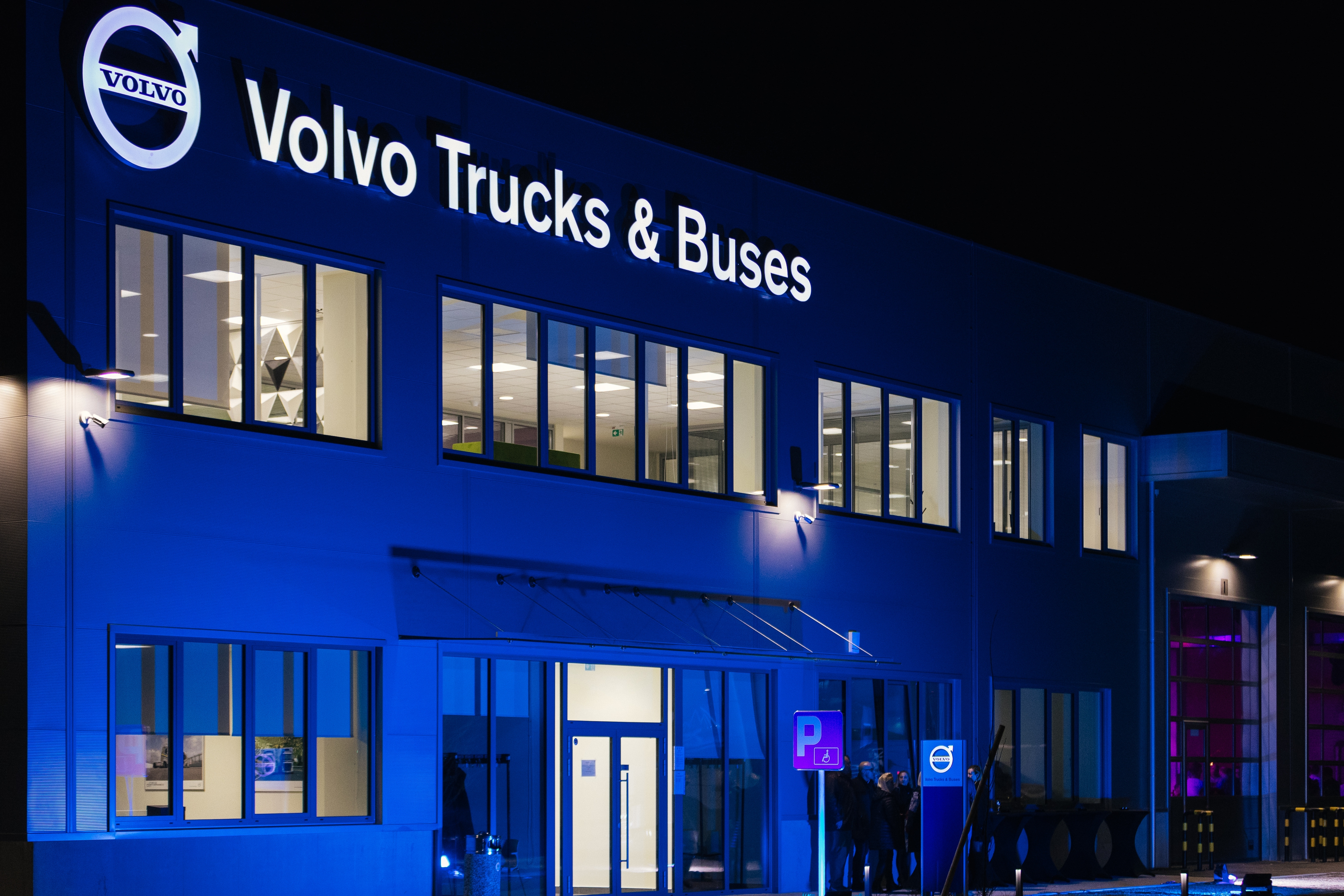 Volvo Slovenija je odprl nove, težko pričakovane prostore Volvo Trucks &amp; Buses centra, ki so  - Paideia-Volvo-center-02