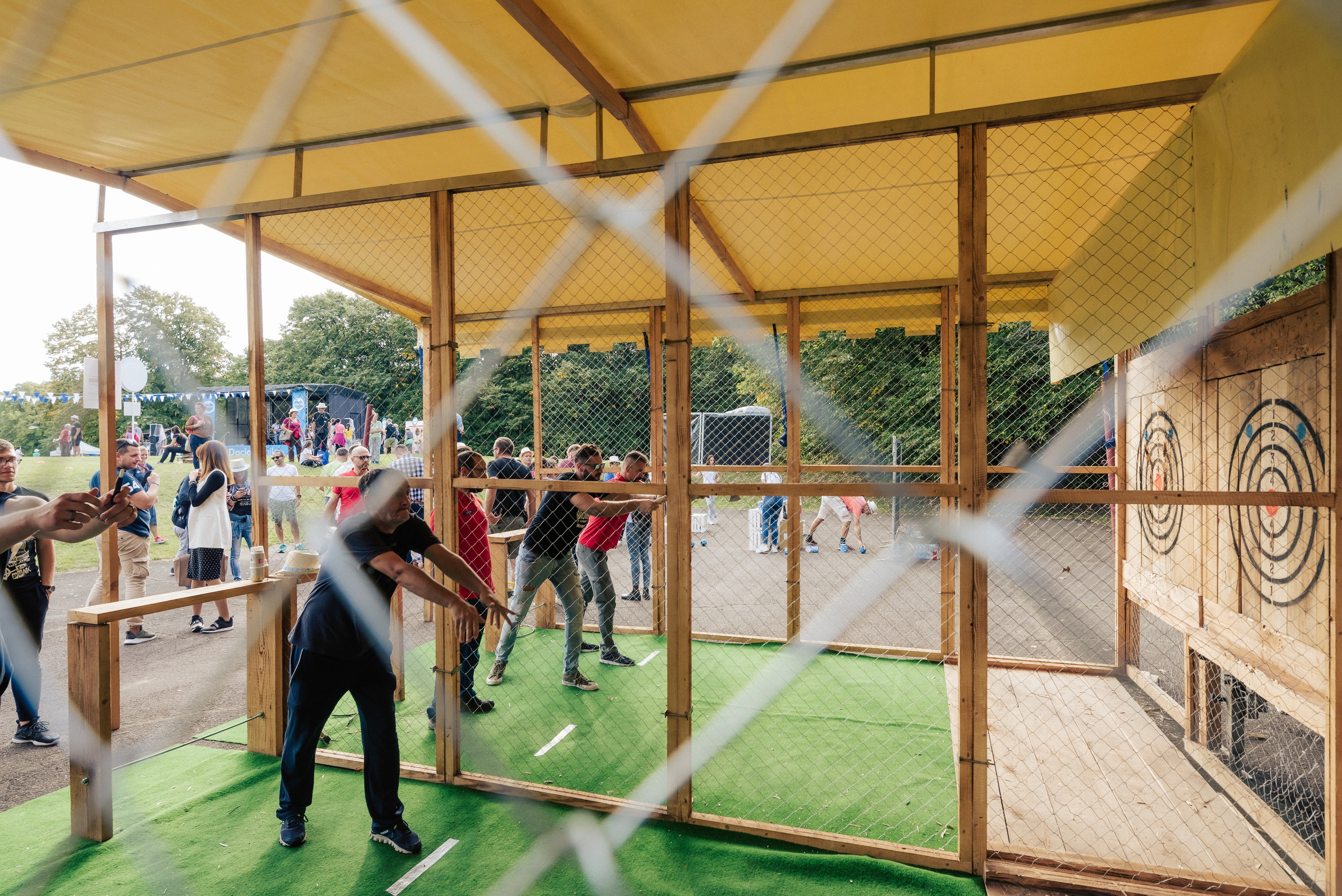 Organizacija Dacia družinskega piknika na Fruški gori v Srbiji. Organizacija prireditev Paideia Events.