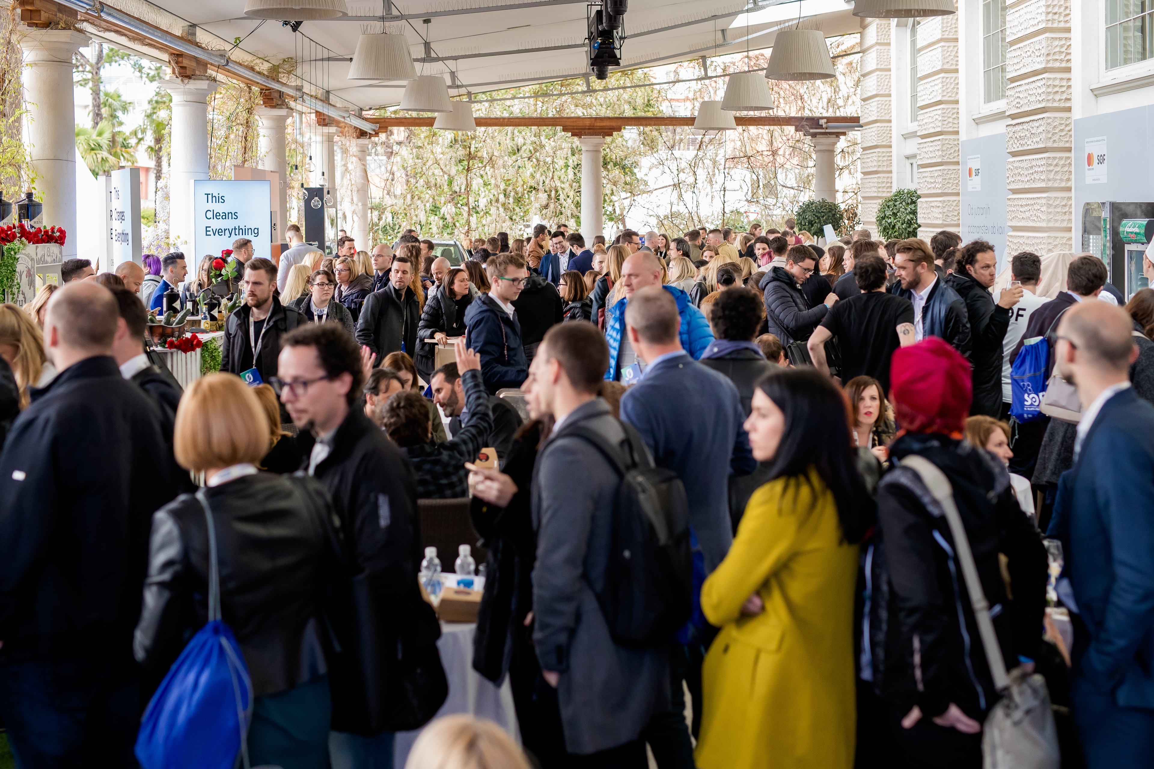 Organizacija SOF - Osrednji slovenski oglaševalski dogodek v hotelu Kempinski Palace Portorož. Event agencija Paideia Events.