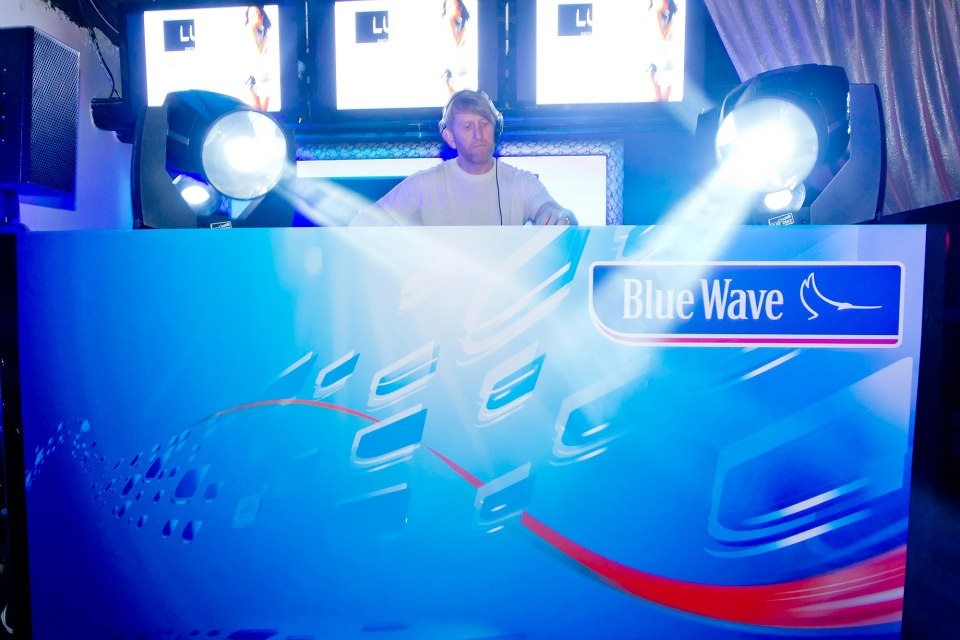 V klubu LUX v Ljubljani smo publiko ogreli z eminentnim gostom DJ Freemasons, ki je privabil več  - projekti/paideia_events_blue_wave_2