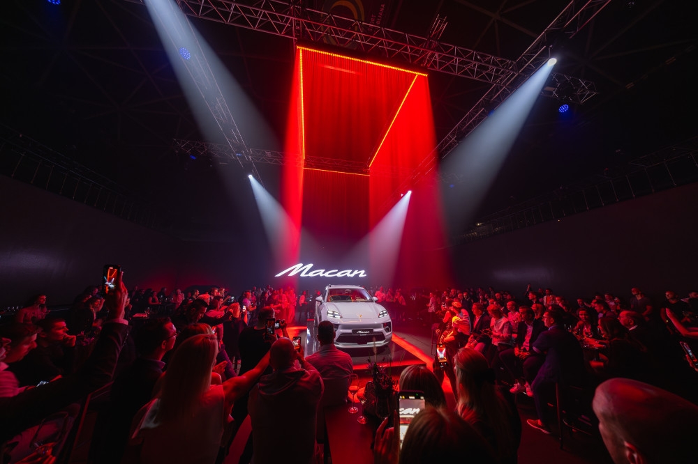 Za Porsche Center Ljubljana smo v legendarni dvorani Stožice pripravili predstavitev za novi, pov - porsche_macan/porsche-macan-foto_zi