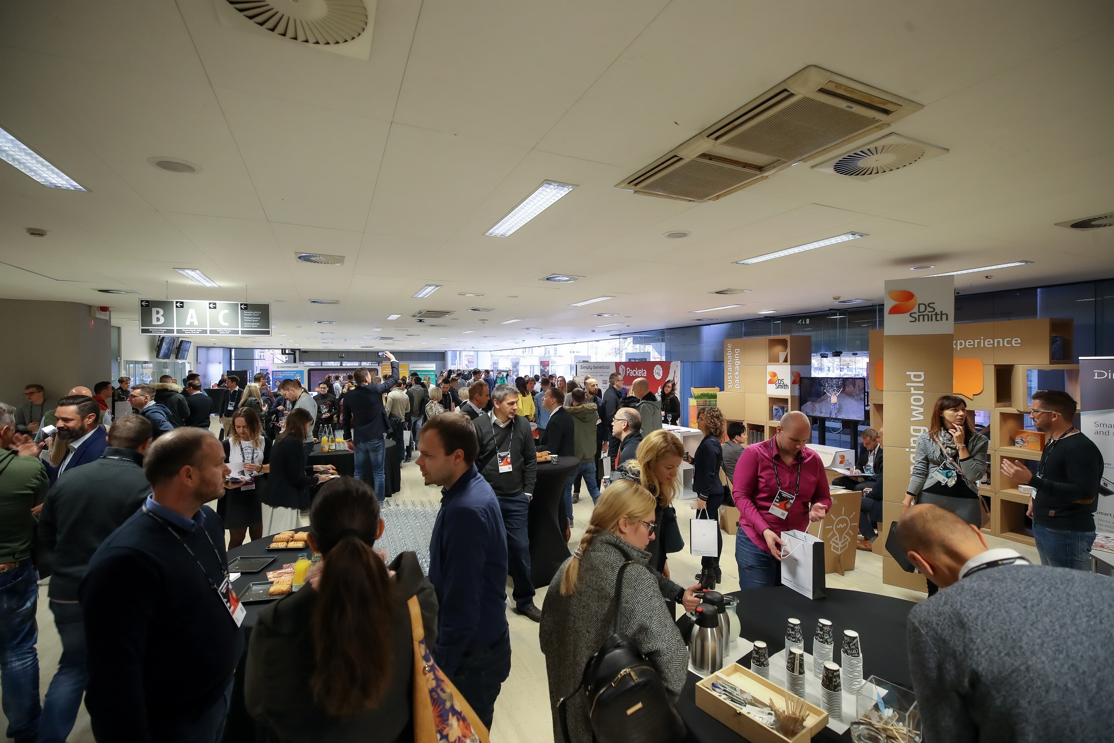 Organizacija ecommerce konference - Ecommerce Day 2019 na Gospodarskem razstavišču. Organizacija dogodkov Paideia Events.