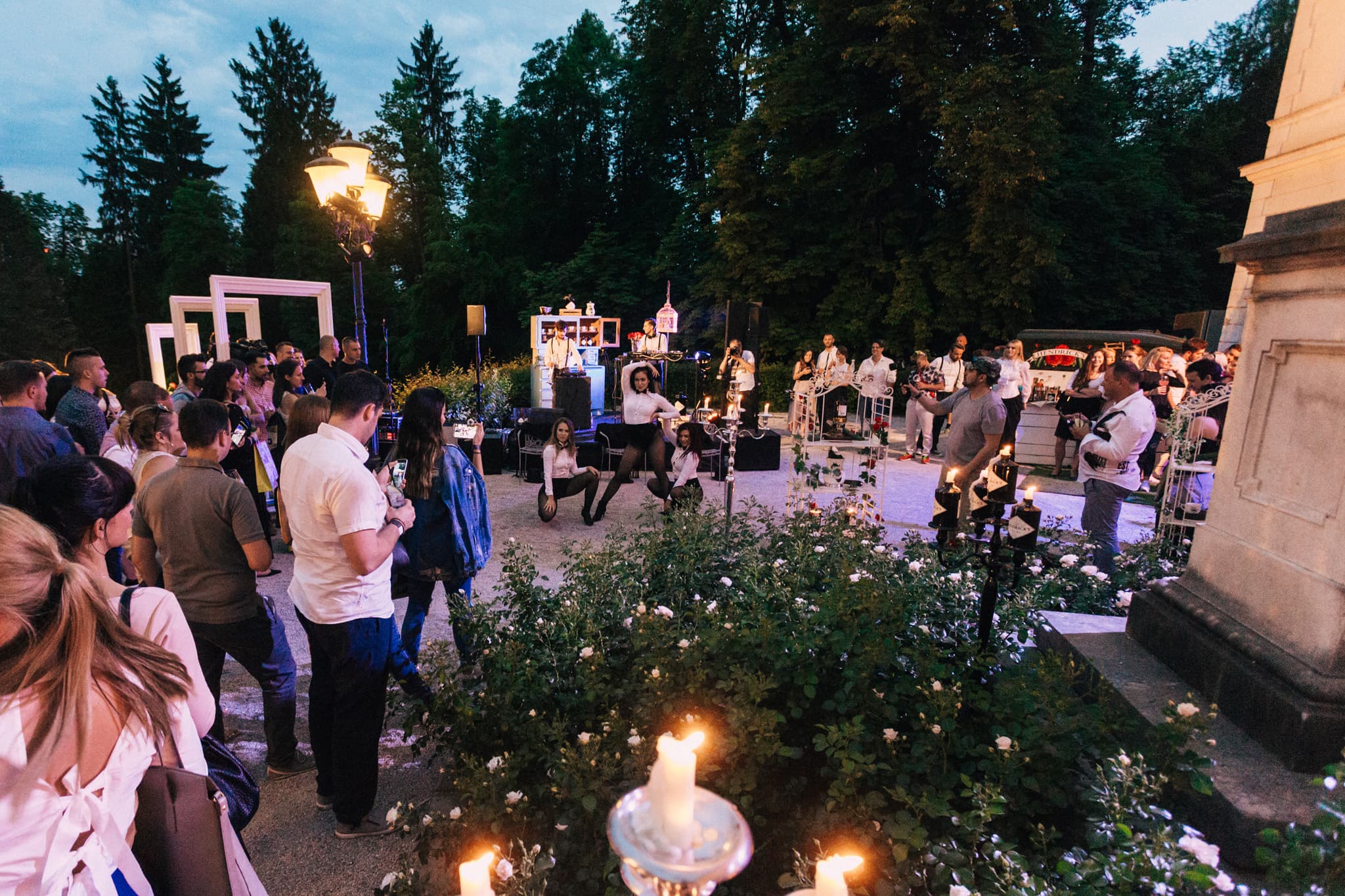 Hendrick’s Gin je v četrtek zvečer na Grad Tivoli sprejel nenavadne ljudi in obiskovalcem priprav - projekti/Paideia-Events-Hendricks-1