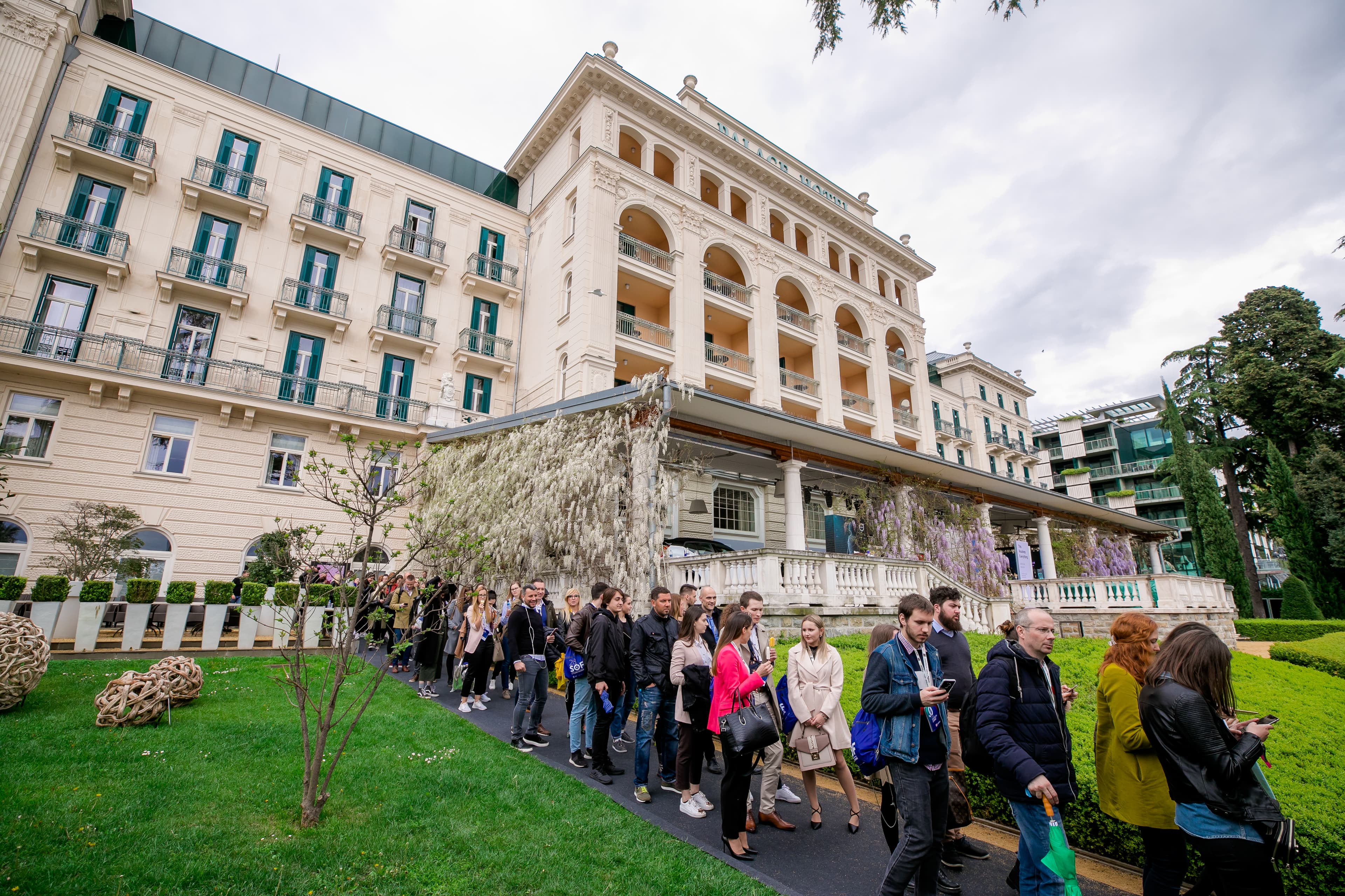 Organizacija SOF - Osrednji slovenski oglaševalski dogodek v hotelu Kempinski Palace Portorož. Agencija za organizacijo dogodkov Paideia Events.