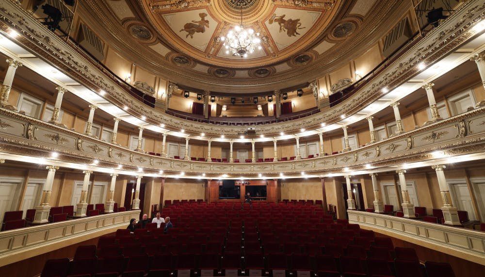 V Ljubljanski operi se je ponovno odvijal podelitev Naj Triglava' 23, kjer so se podeljevale nagrade najuspešnejšim prodajnikom. - naj-
